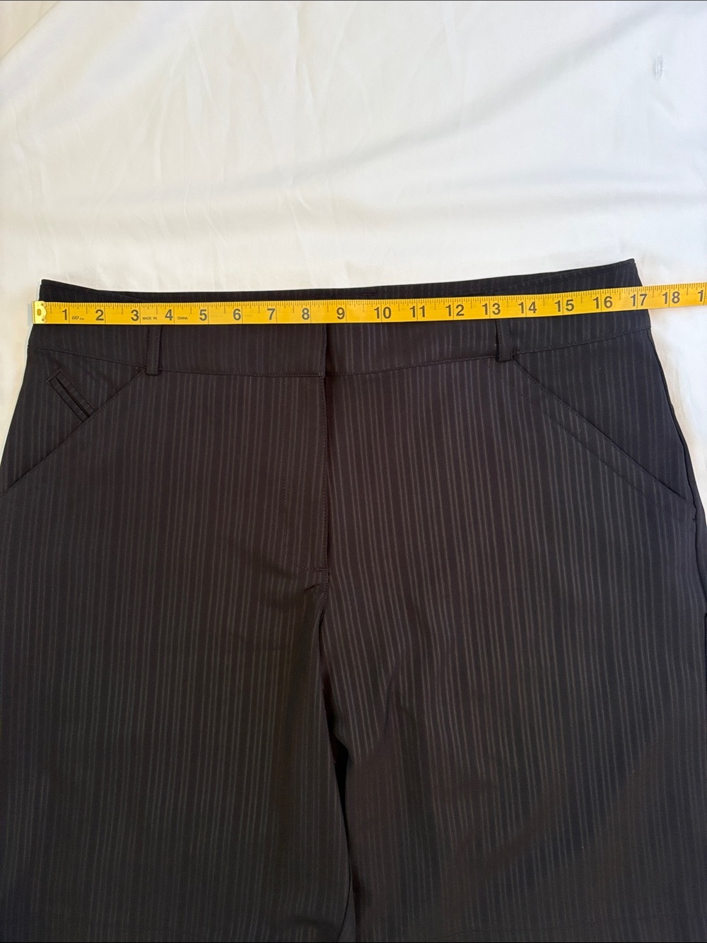 Nike Golf Tech Women's Woven Shorts Size 12 Black Stripe Long Walking Shorts EUC - Picture 7 of 9